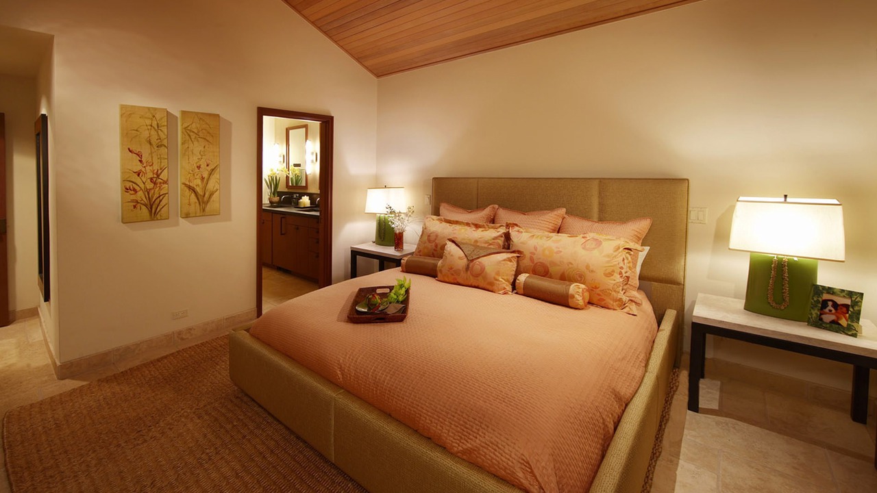 Photo of Bedroom in Historic Lahaina Front Street