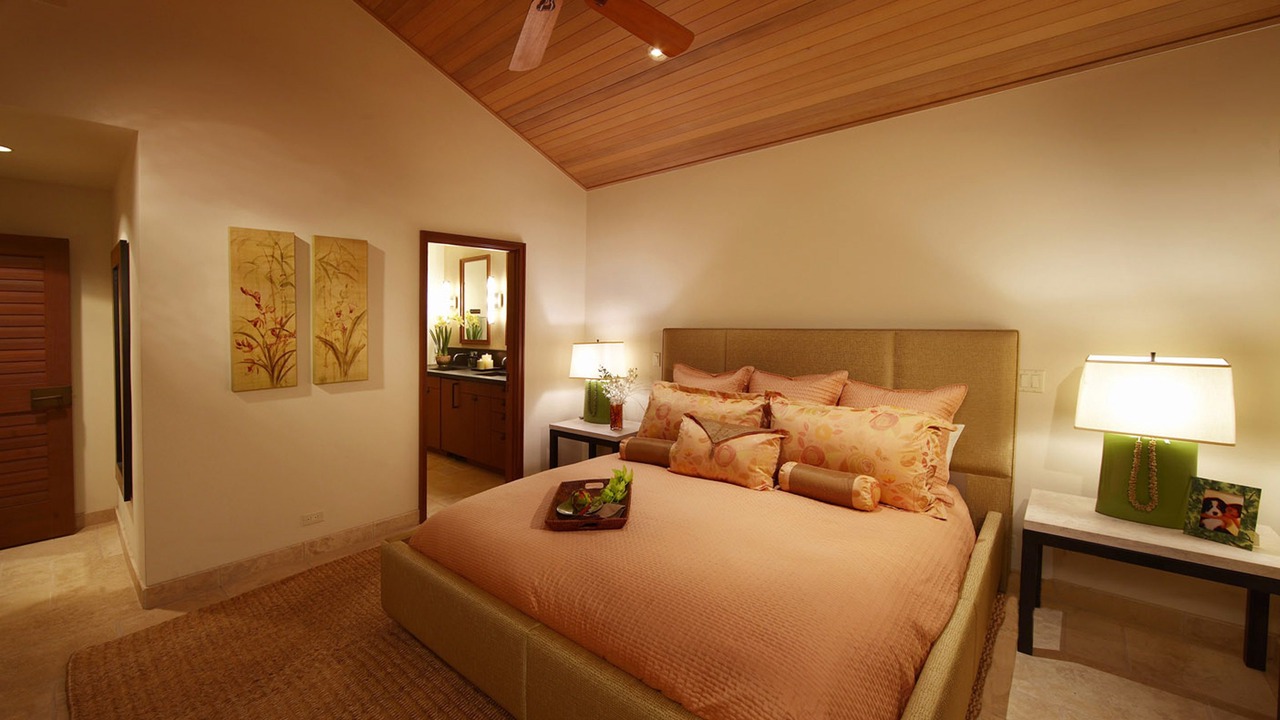 Photo of Bedroom in Historic Lahaina Front Street