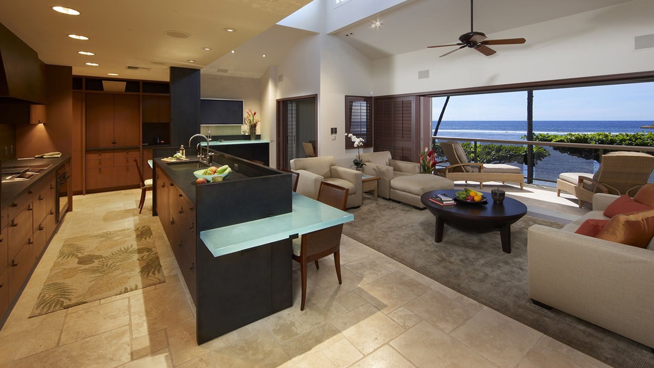 Photo of Livingroom in Historic Lahaina Front Street