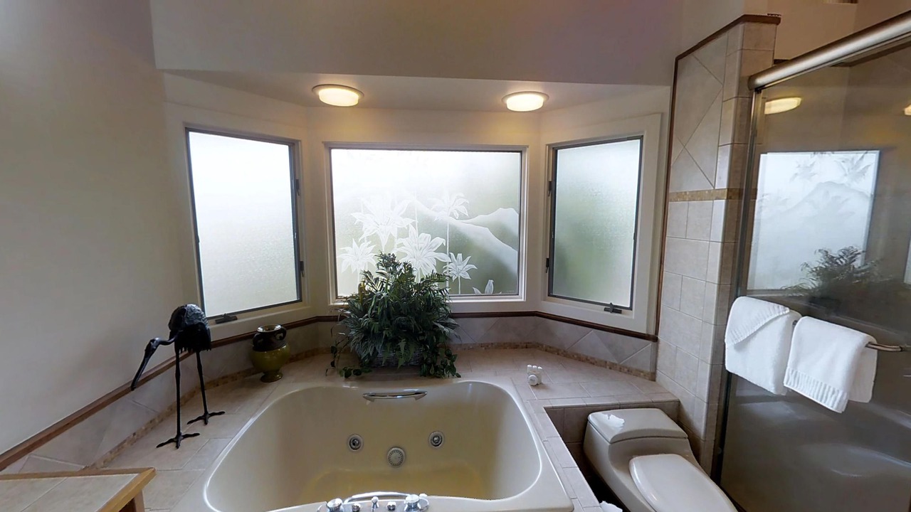 Photo of Bathroom in Historic Lahaina Front Street