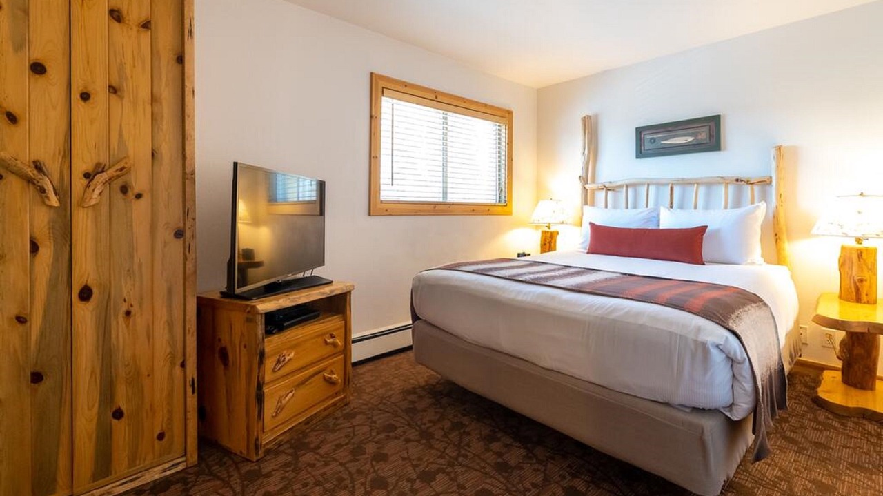 Photo of Bedroom in Tahoya Shores
