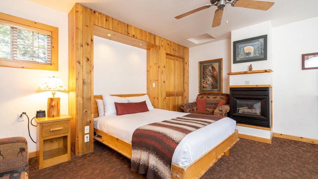 Photo of Bedroom in Tahoya Shores