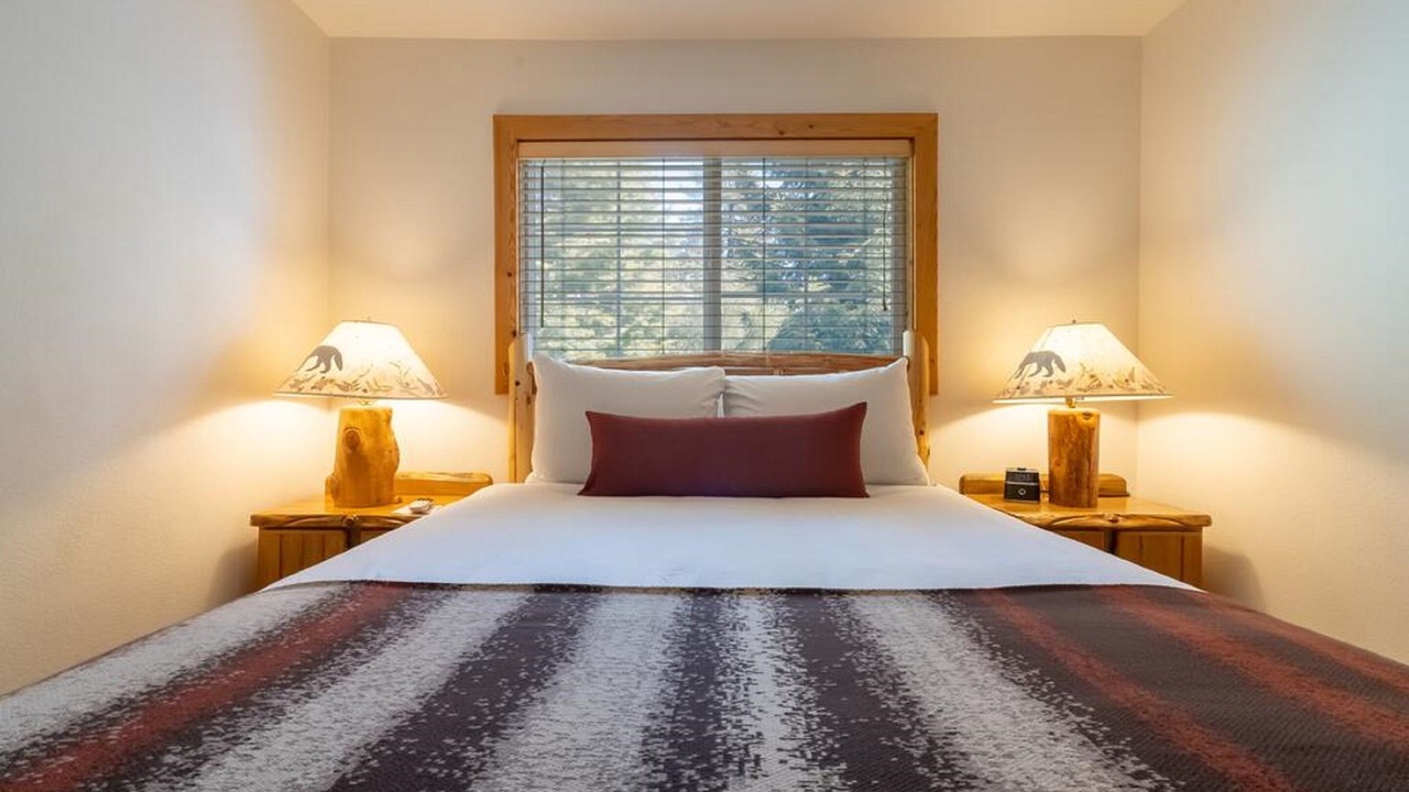 Photo of Bedroom in Tahoya Shores
