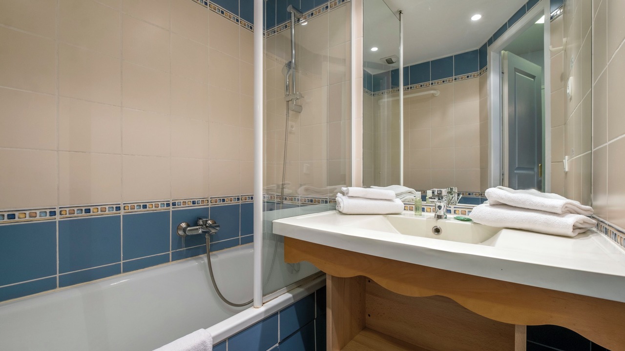 Photo of Bathroom in La Rochelle City Centre