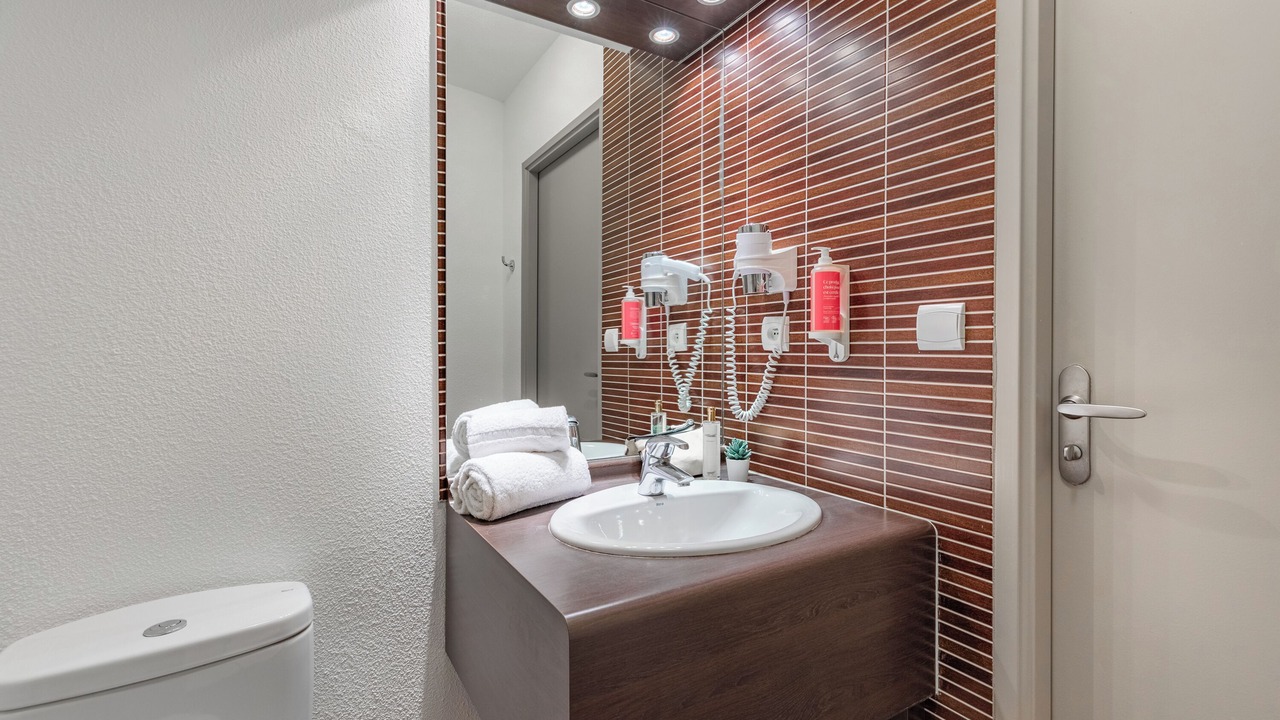 Photo of Bathroom in Saint-Herblain