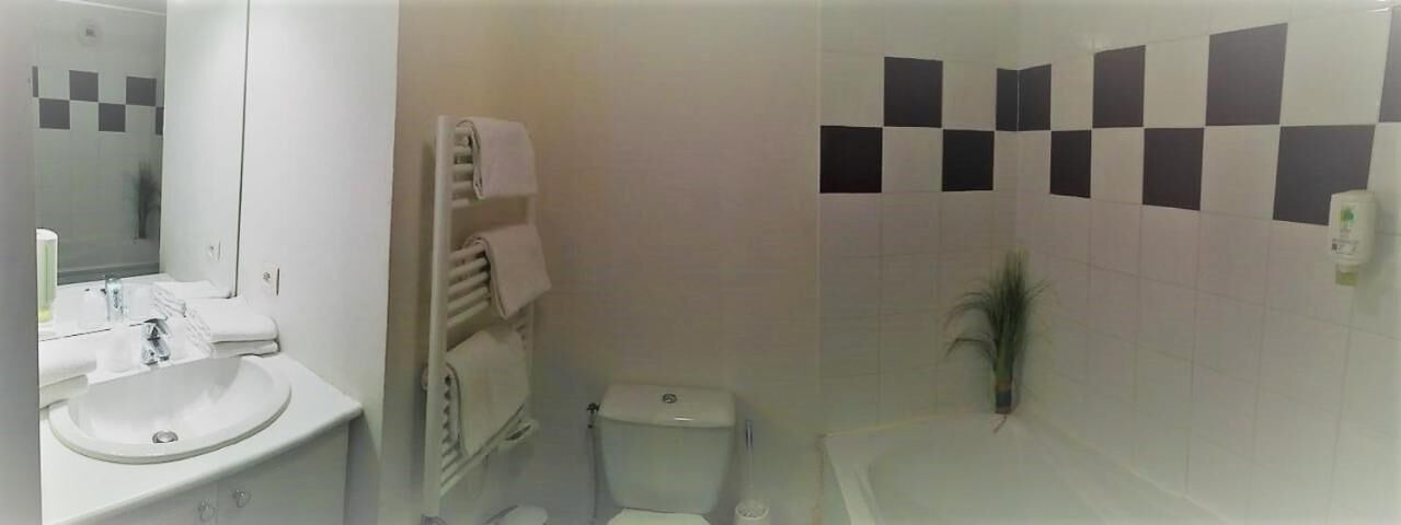 Photo of Bathroom in Quartier Villeneuve - Village-Olympique