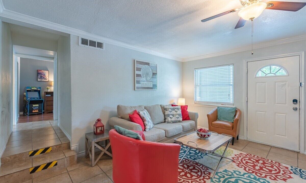 Photo of Livingroom in Mahncke Park