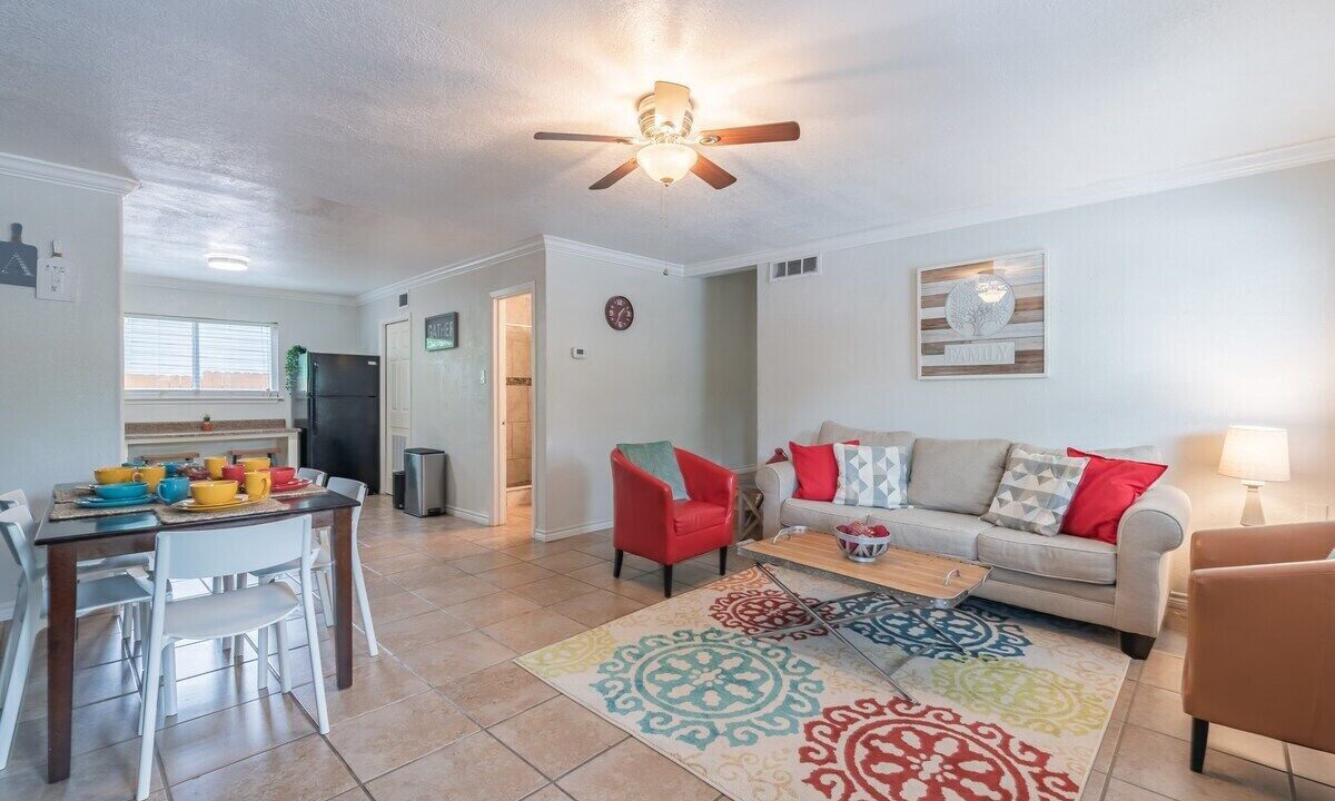 Photo of Livingroom in Mahncke Park