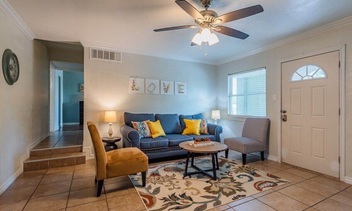 Photo of Livingroom in Mahncke Park