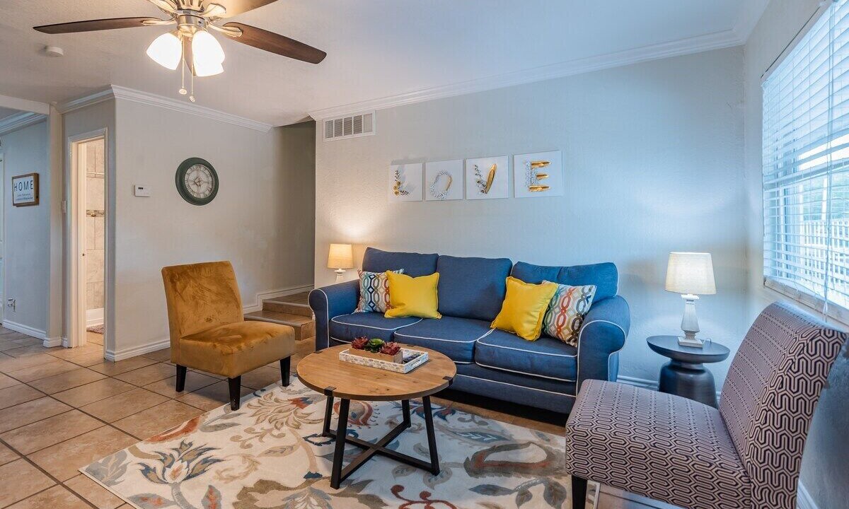 Photo of Livingroom in Mahncke Park