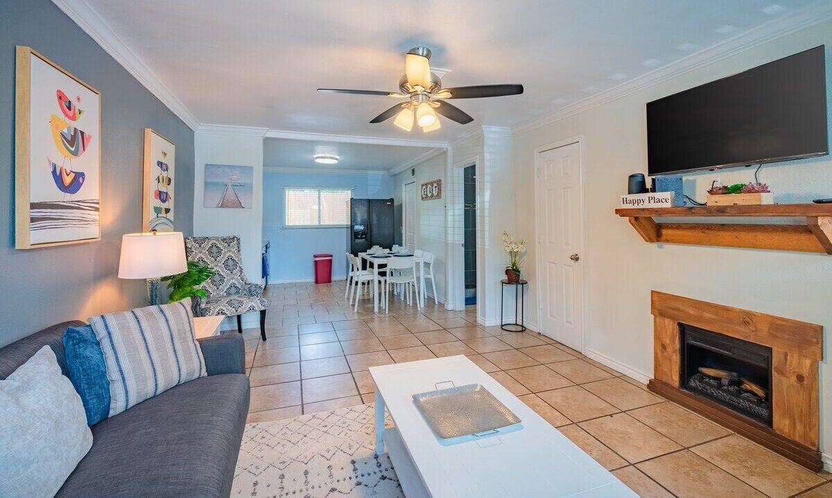 Photo of Livingroom in Mahncke Park