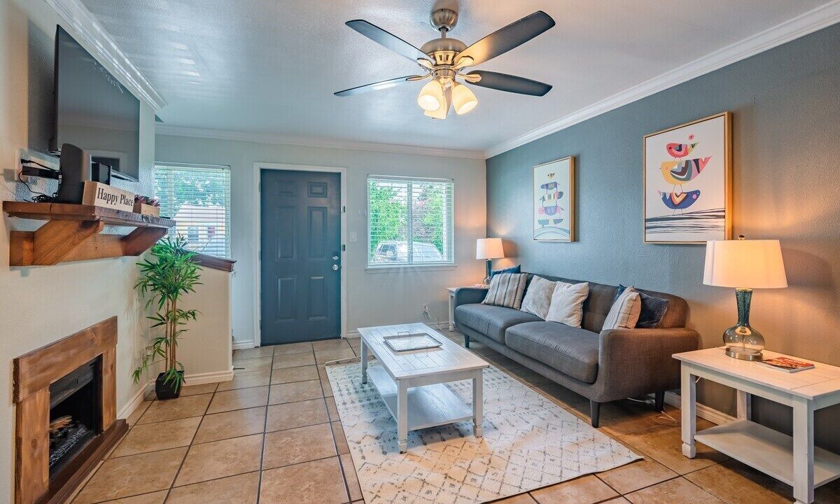 Photo of Livingroom in Mahncke Park