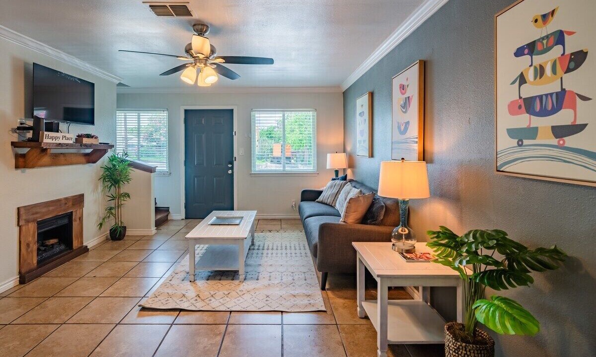 Photo of Livingroom in Mahncke Park