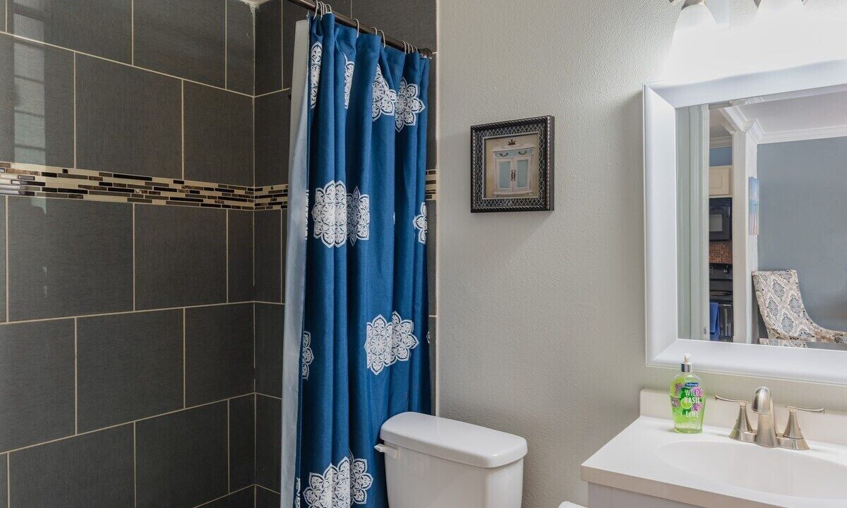 Photo of Bathroom in Mahncke Park