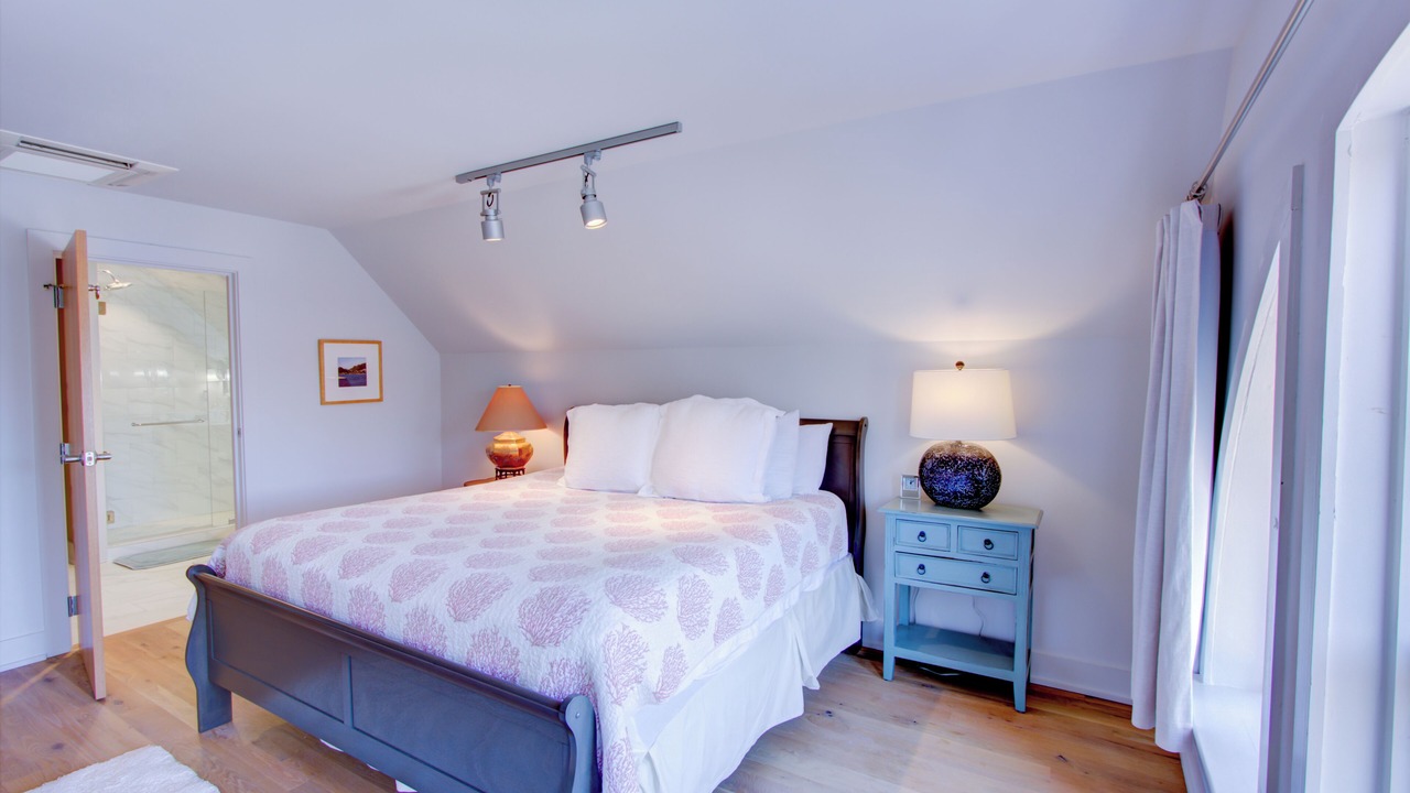 Photo of Bedroom in Charleston Historic District