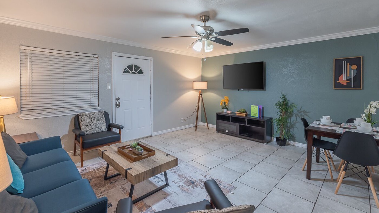 Photo of Livingroom in Mahncke Park