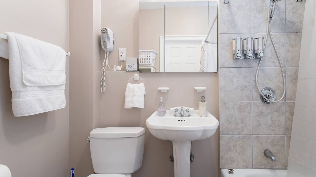 Photo of Bathroom in Shawmut