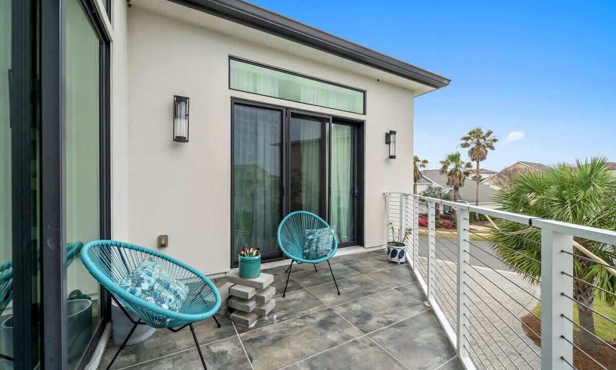 Photo of Patio Balcony in Avalon Beach Estates