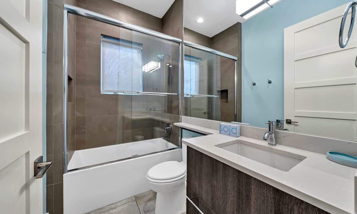 Photo of Bathroom in Avalon Beach Estates