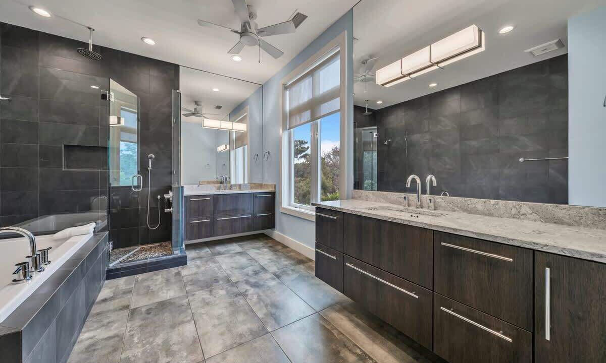 Photo of Bathroom in Avalon Beach Estates