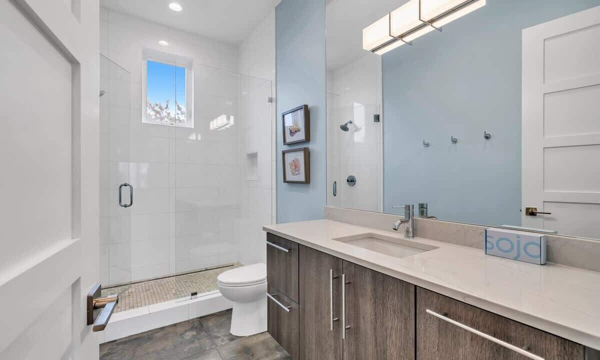 Photo of Bathroom in Avalon Beach Estates