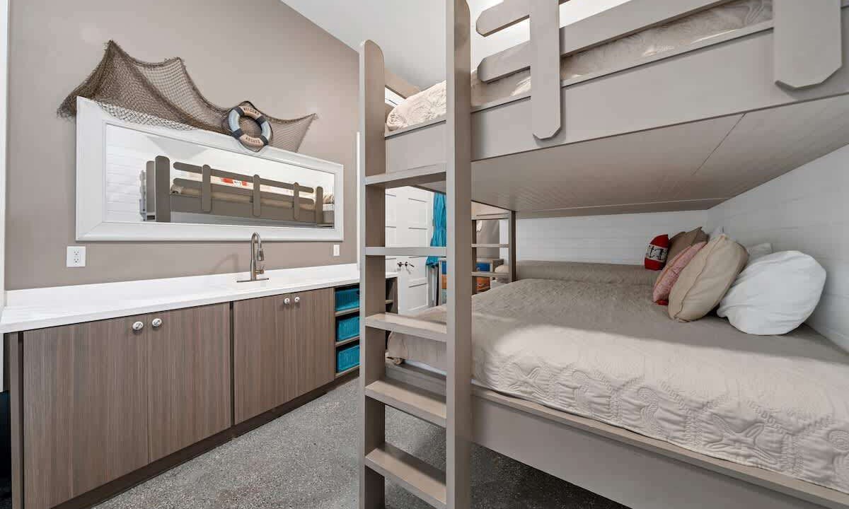 Photo of Bedroom in Avalon Beach Estates