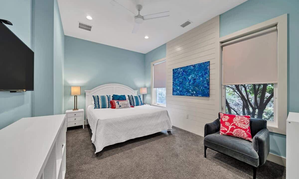 Photo of Others in Avalon Beach Estates