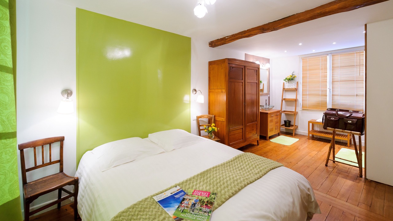 Photo of Bedroom in Coucy-le-Chateau-Auffrique