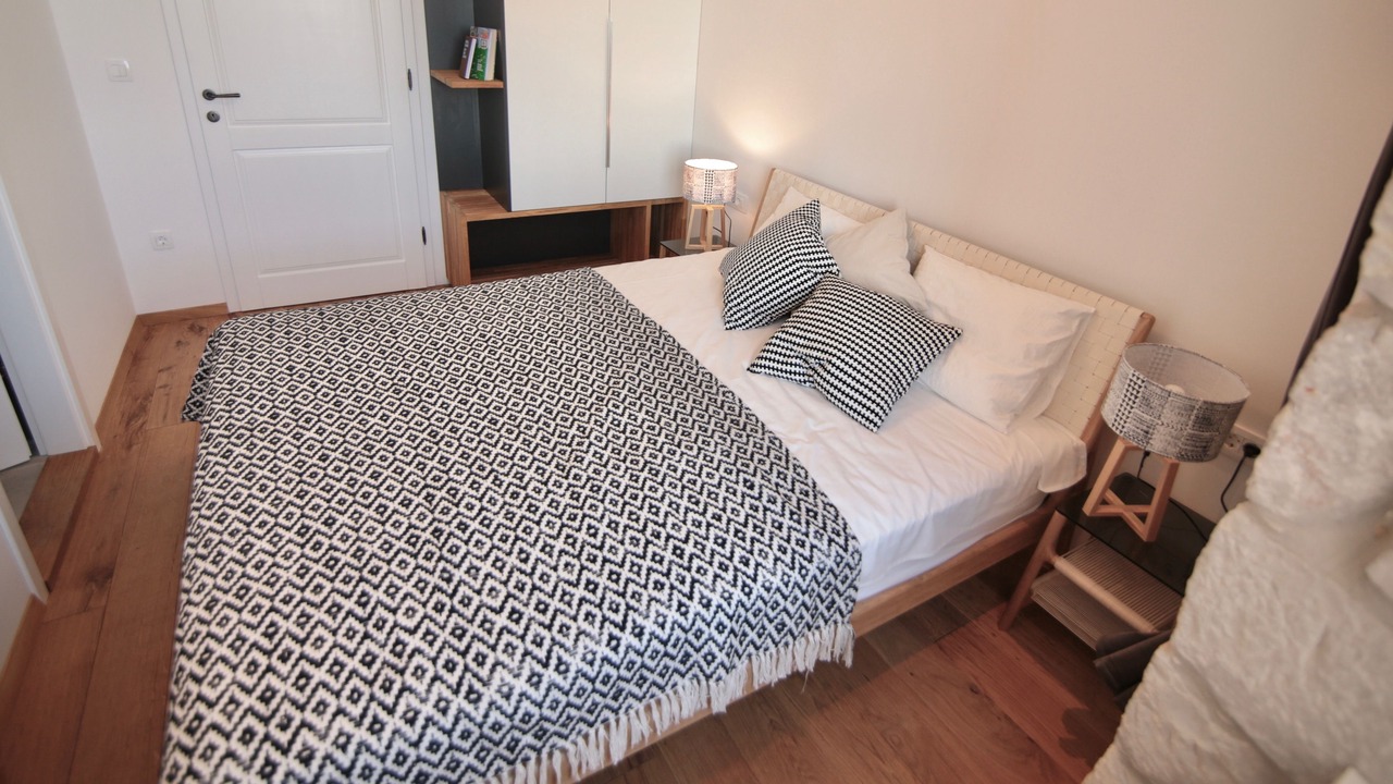 Photo of Bedroom in Pile