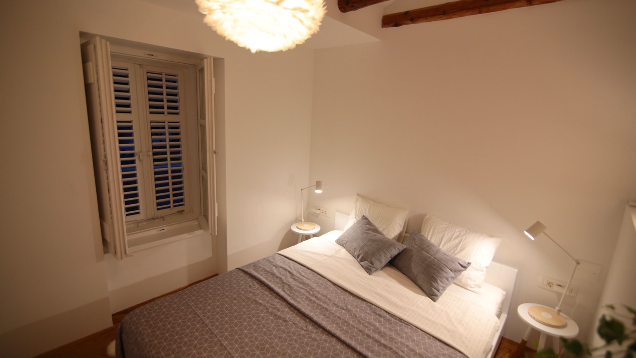 Photo of Bedroom in Pile