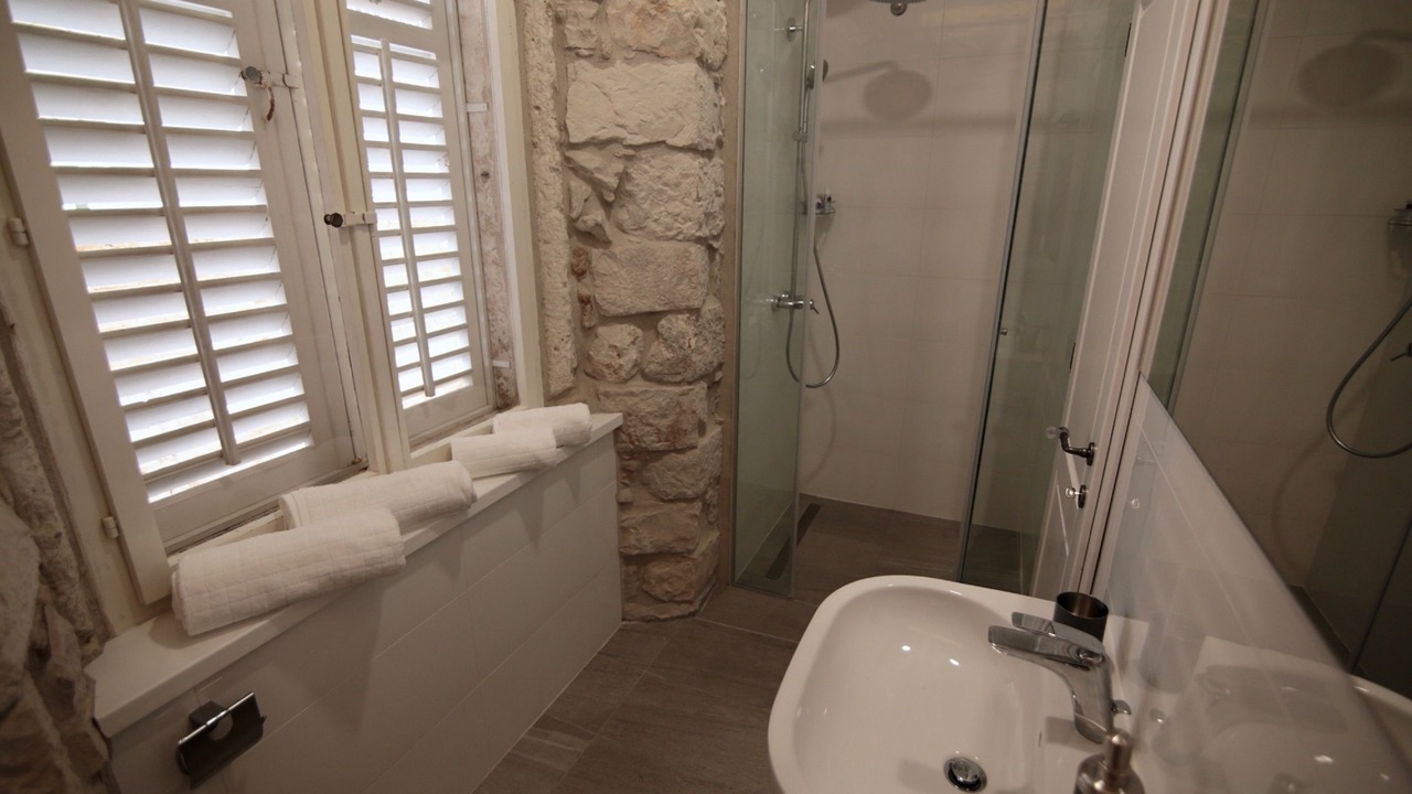 Photo of Bathroom in Pile