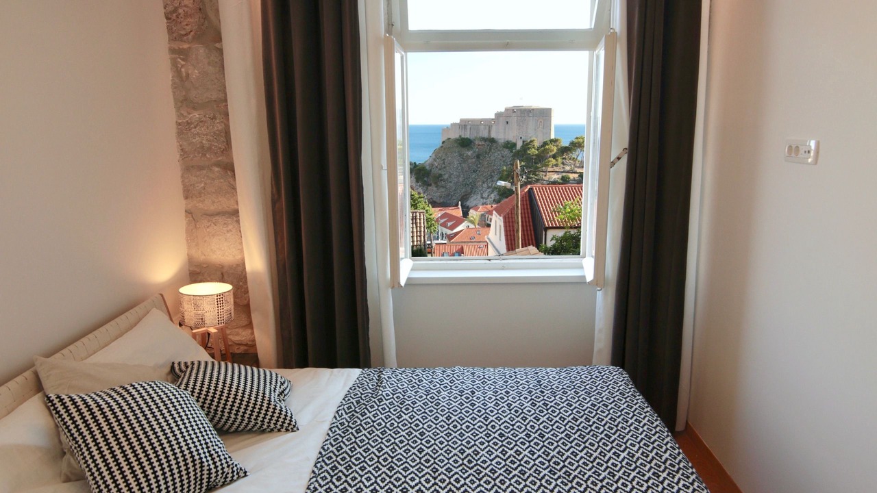 Photo of Bedroom in Pile
