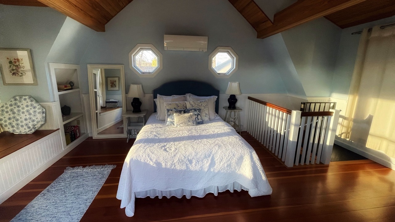 Photo of Bedroom in Jamestown