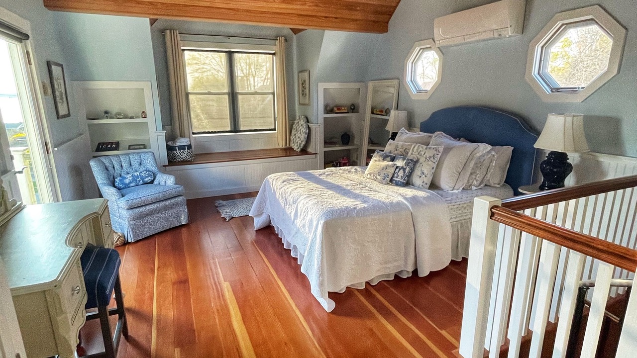 Photo of Bedroom in Jamestown