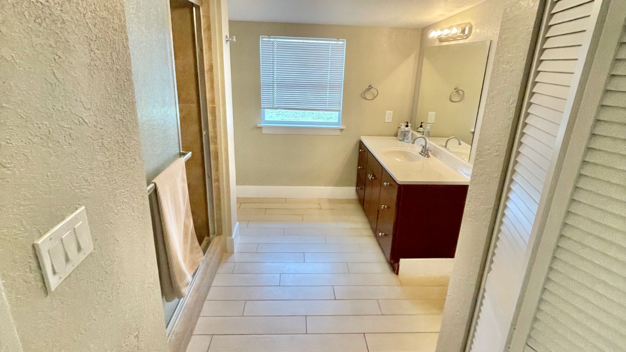 Photo of Bathroom in Orient Park