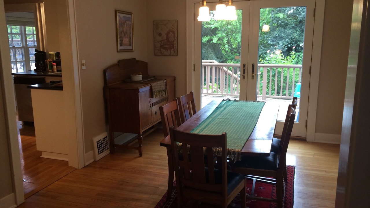 Photo of Livingroom in College Hill