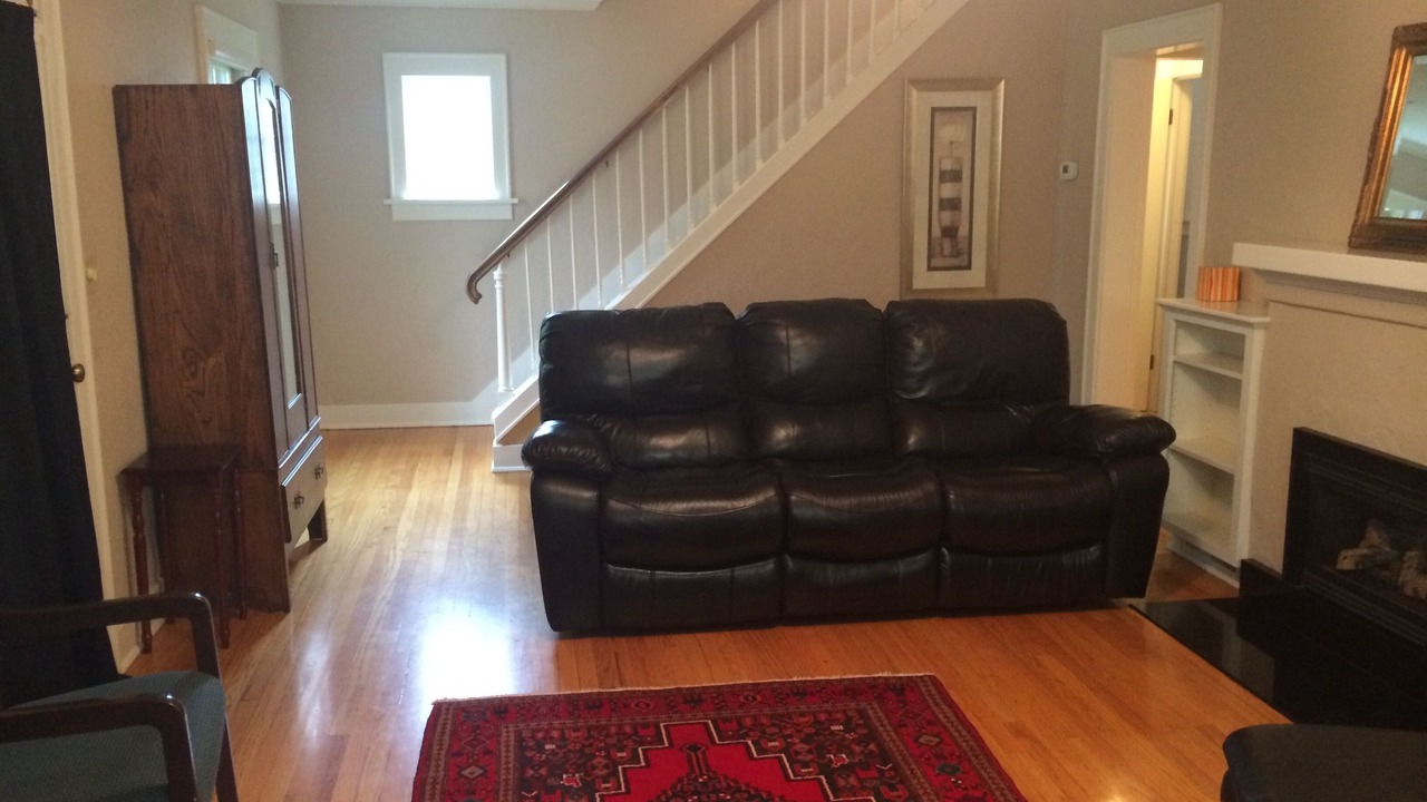 Photo of Livingroom in College Hill