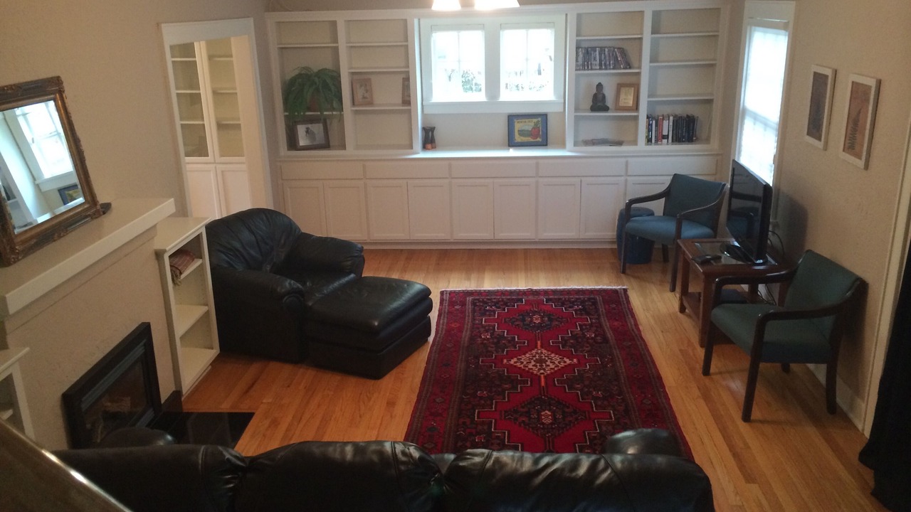 Photo of Livingroom in College Hill