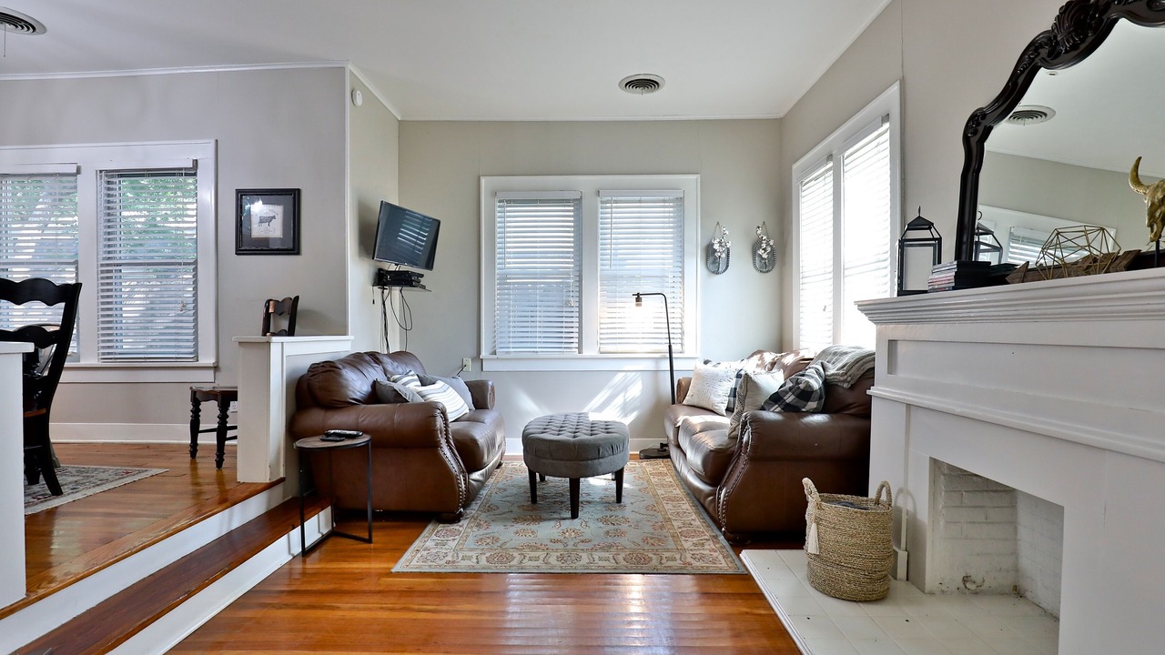 Photo of Livingroom in Sayles Blvd. Area