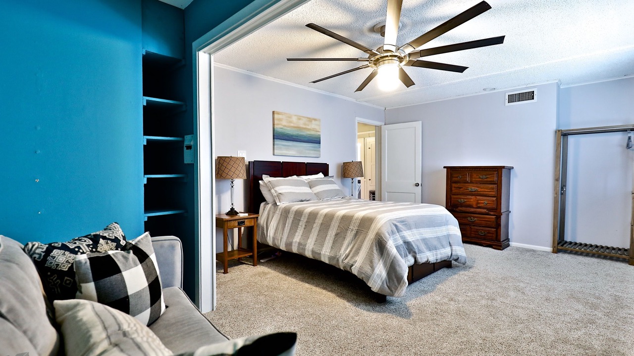 Photo of Bedroom in Sayles Blvd. Area