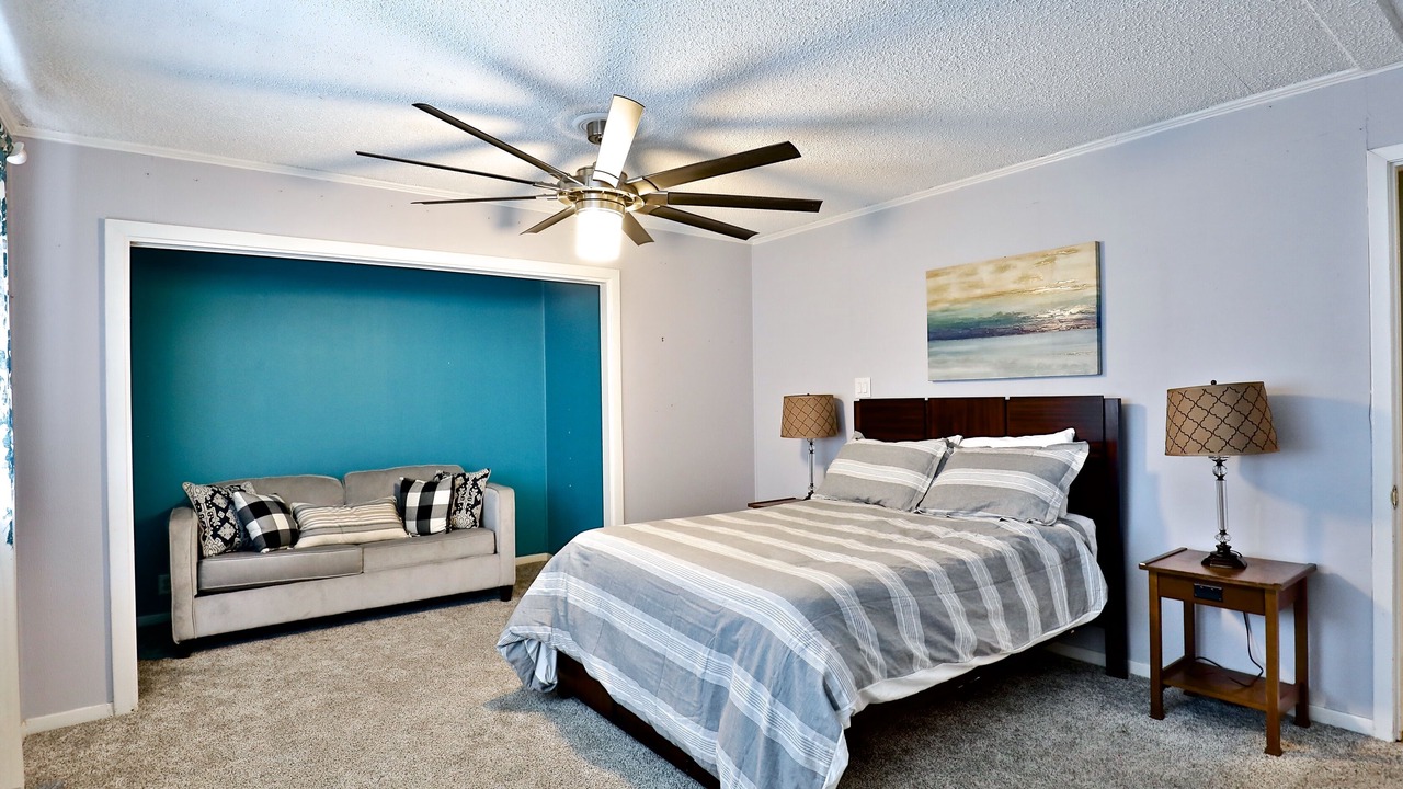 Photo of Bedroom in Sayles Blvd. Area