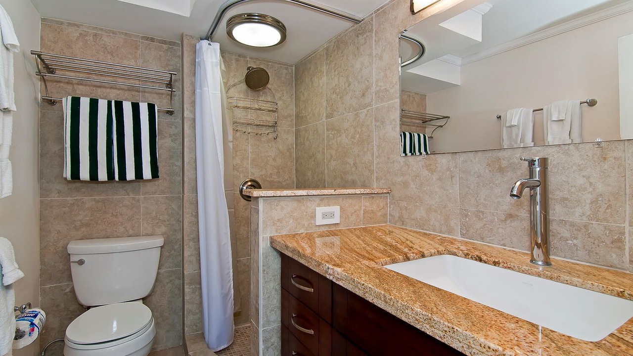 Photo of Bathroom in Waikiki