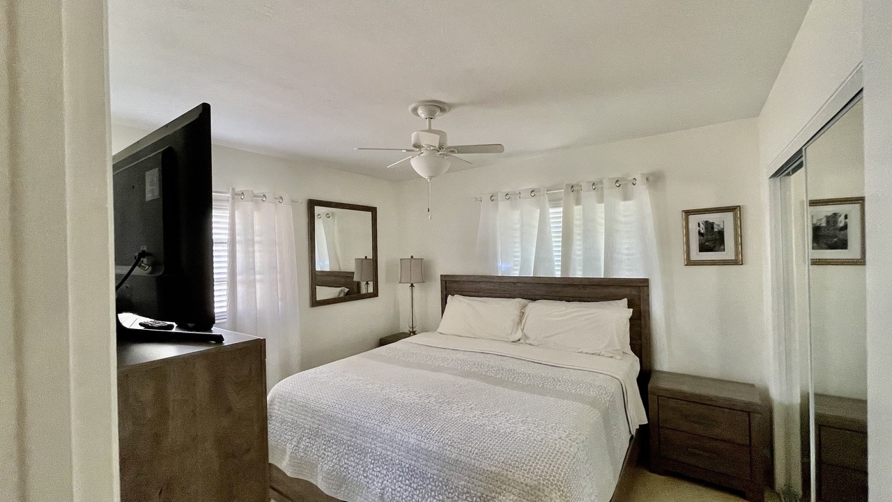 Photo of Bedroom in Gulf Gate Estates