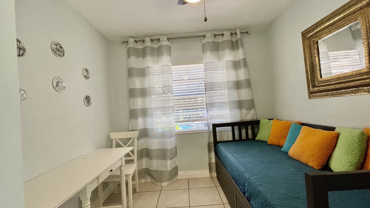 Photo of Bedroom in Gulf Gate Estates