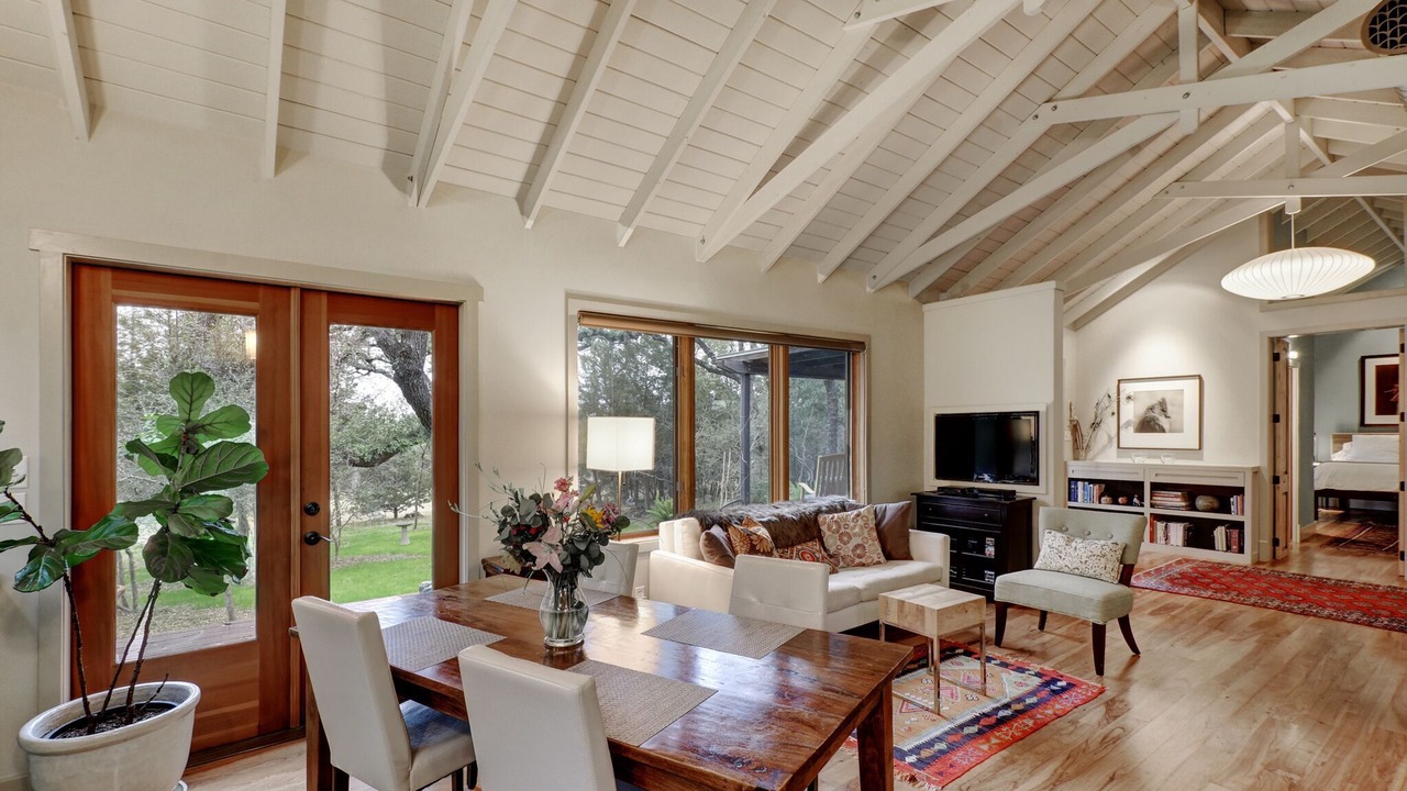 Photo of Livingroom in Long Branch Valley