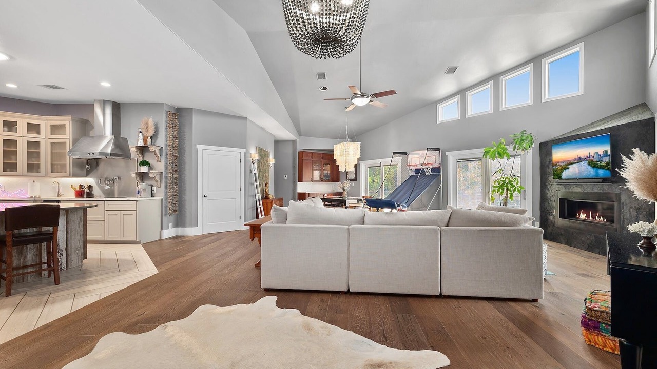Photo of Livingroom in Austin Lake Estates