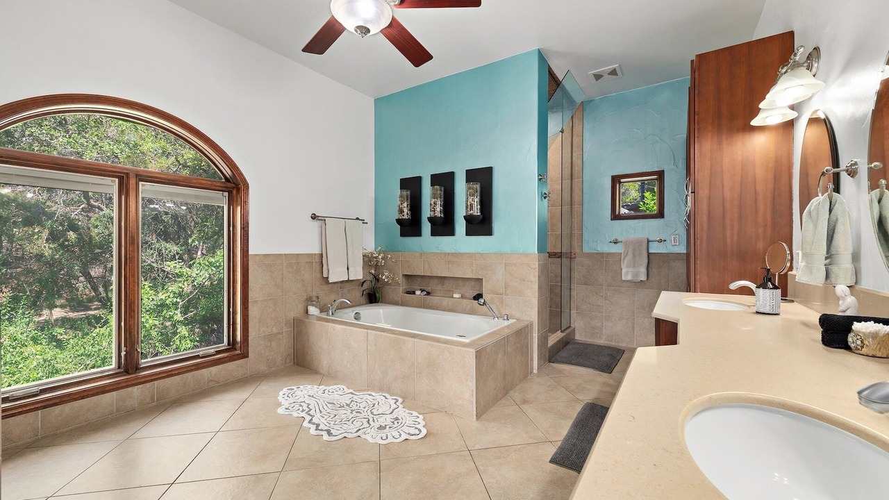 Photo of Bathroom in Austin Lake Estates