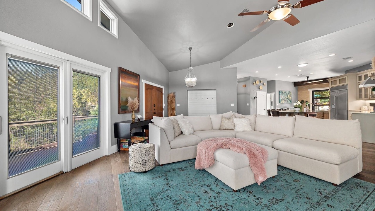 Photo of Livingroom in Austin Lake Estates