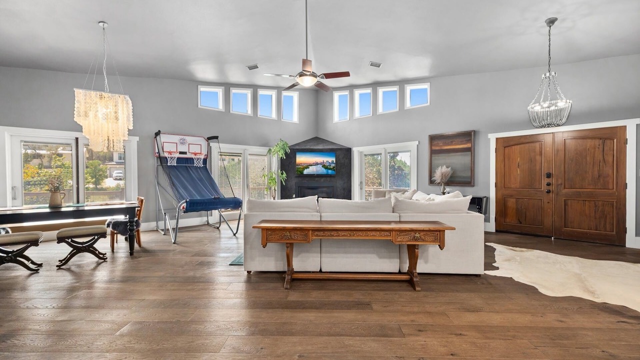 Photo of Livingroom in Austin Lake Estates