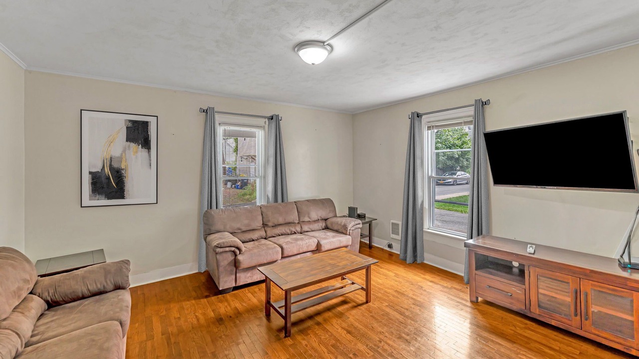 Photo of Livingroom in Oneonta